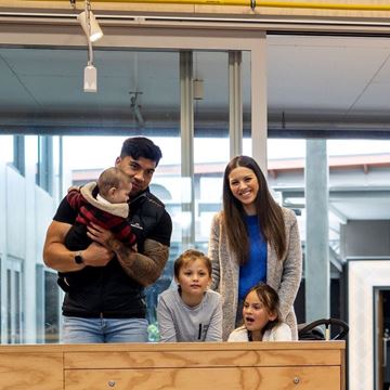 Picture of Te Rā, Family 2 + 3